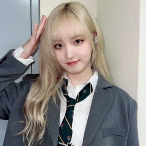 Behind-the-scenes cut of LIZ (IVE)