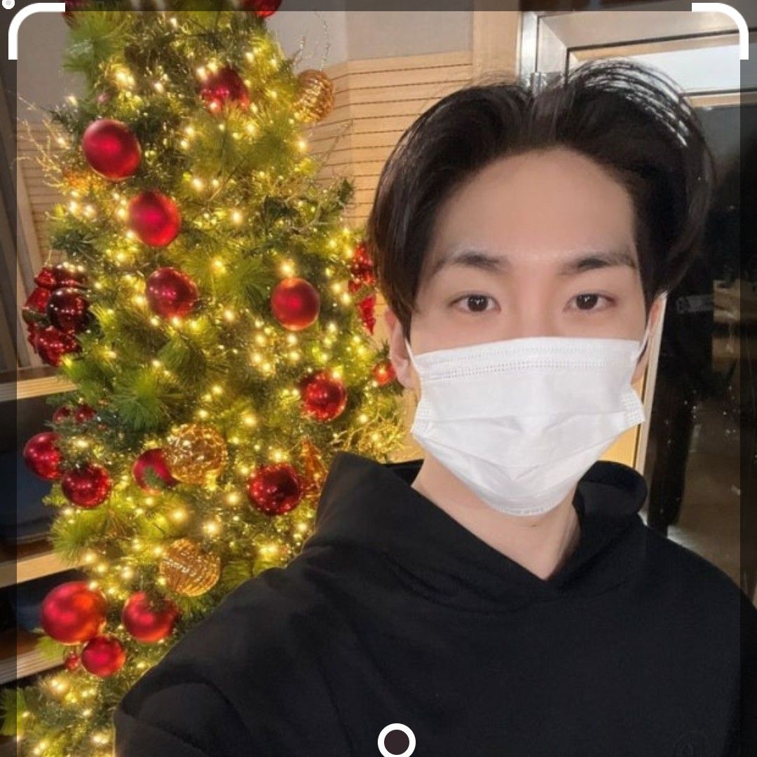 Recent activity shot of Shinwon (PENTAGON)