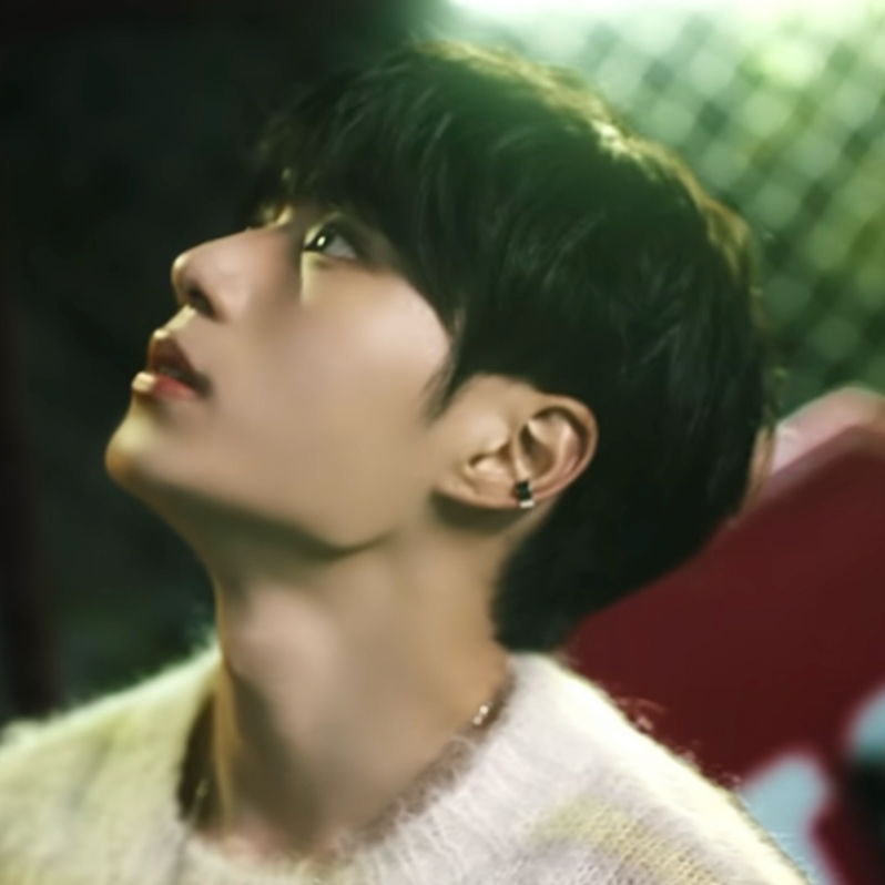 Behind-the-scenes cut of Kim Junseo (ALPHA DRIVE ONE)