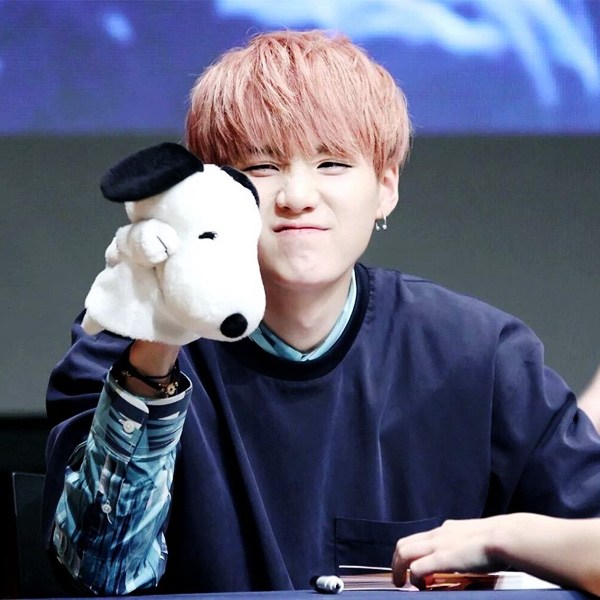 슈가 (방탄소년단)의 최신 사진
