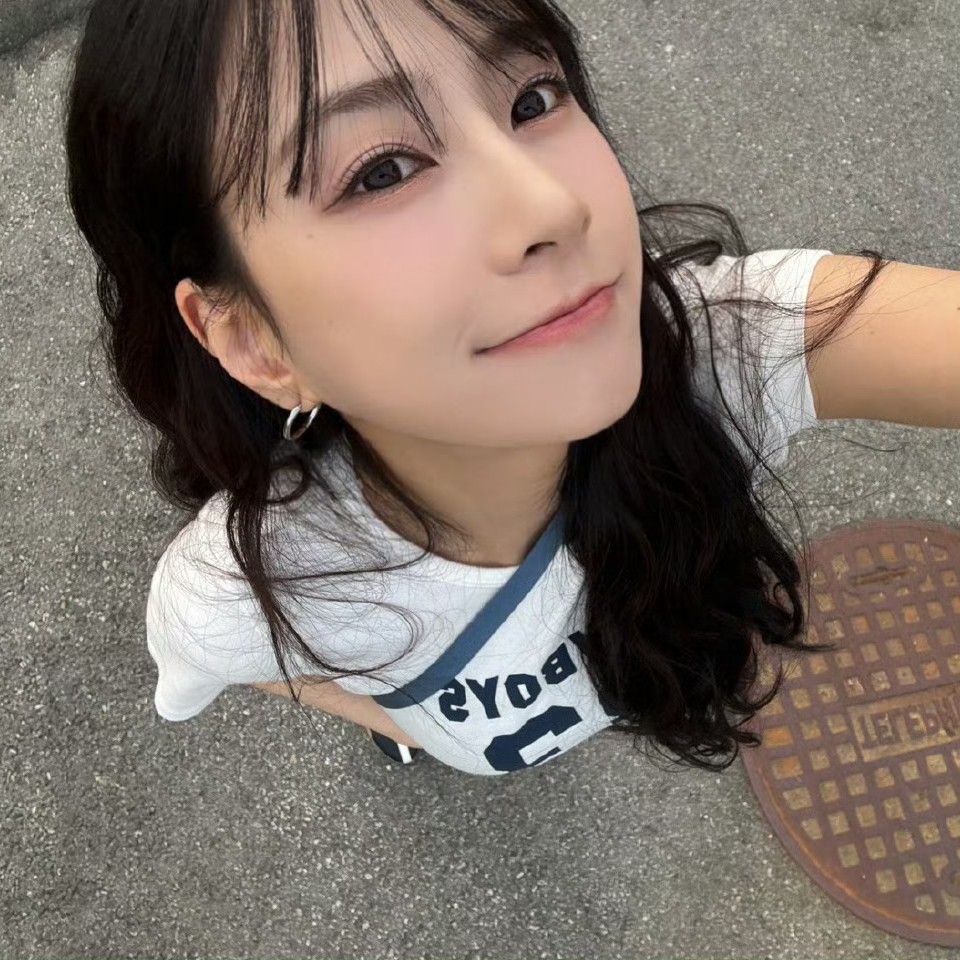 Recent activity shot of Oh Hayoung (Apink)