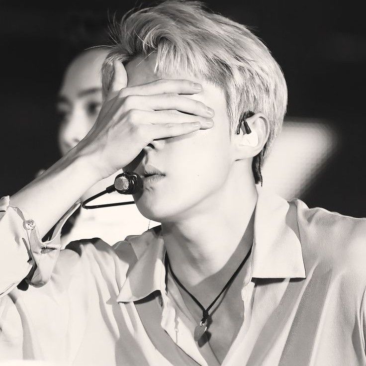 Behind-the-scenes cut of Sehun (EXO)