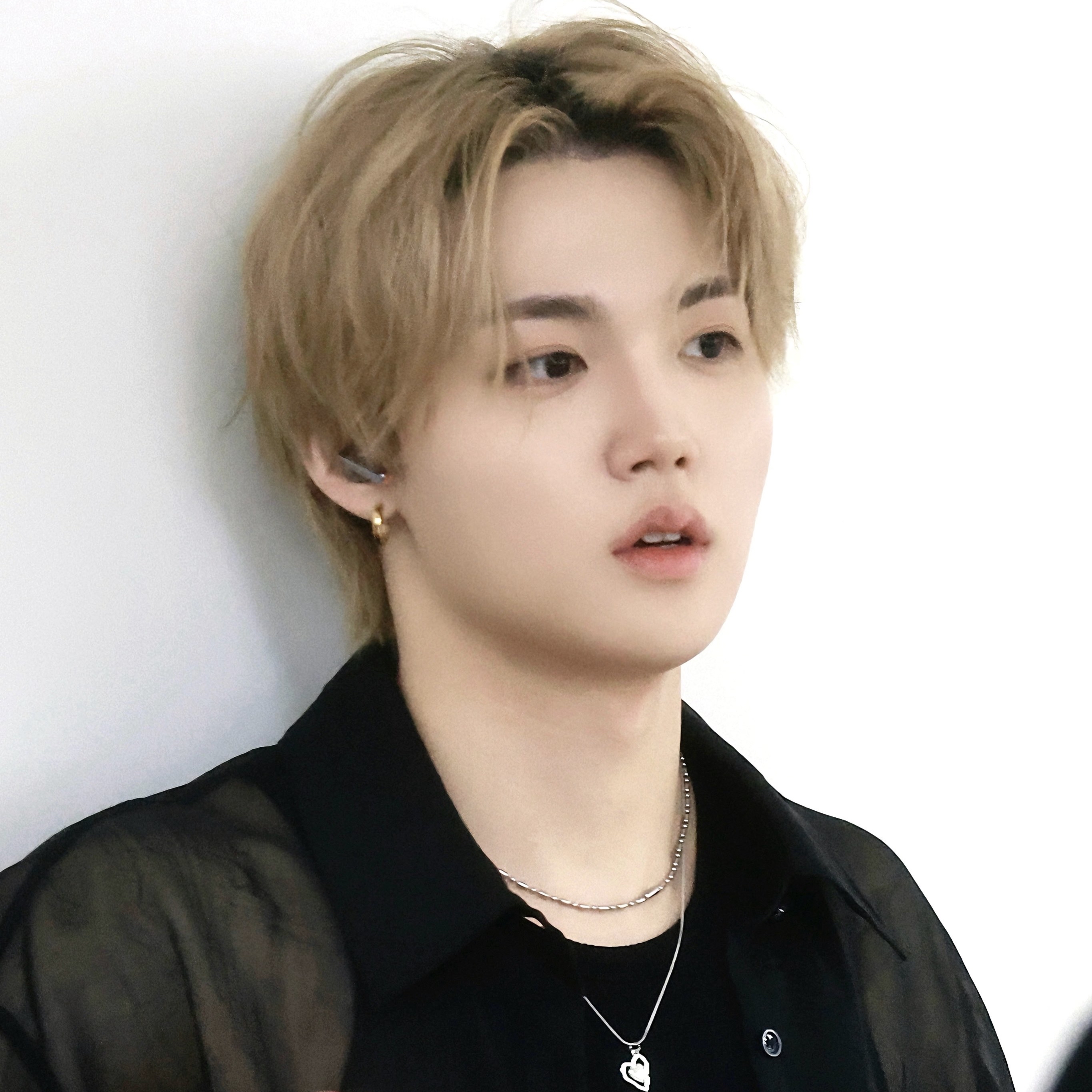 Recent activity shot of Doyoung (TREASURE)