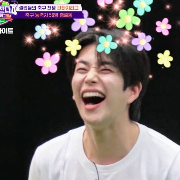 A moment captured by MJ (ASTRO)'s fan