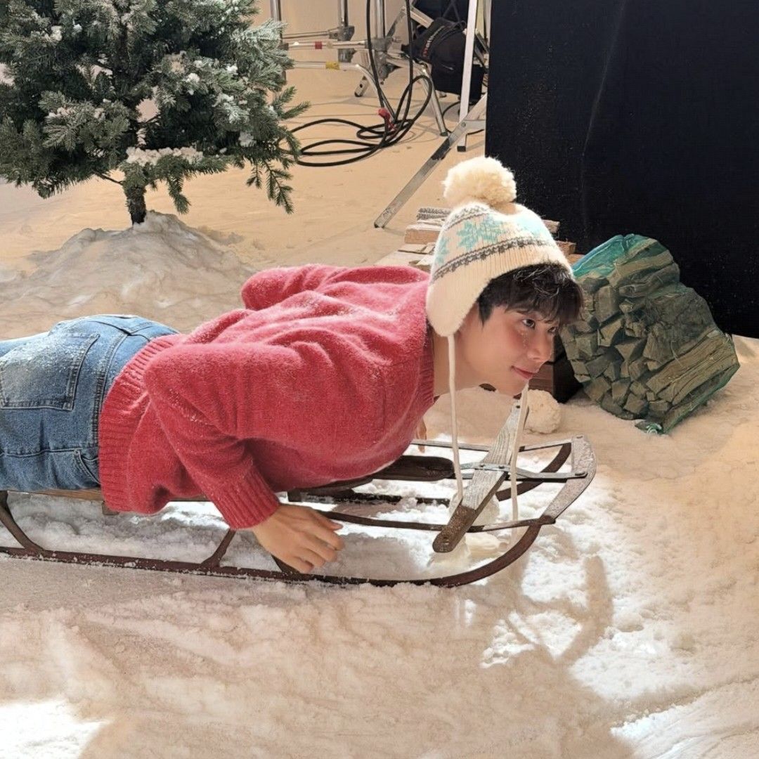 A moment captured by MJ (ASTRO)'s fan