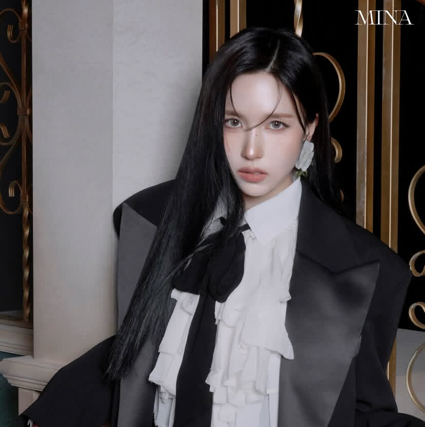 Behind-the-scenes cut of Mina (TWICE)