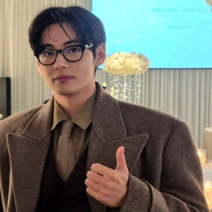 V (BTS)の舞台裏ショット