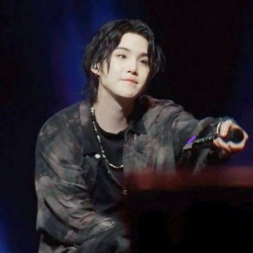 Potret di balik layar SUGA (BTS)