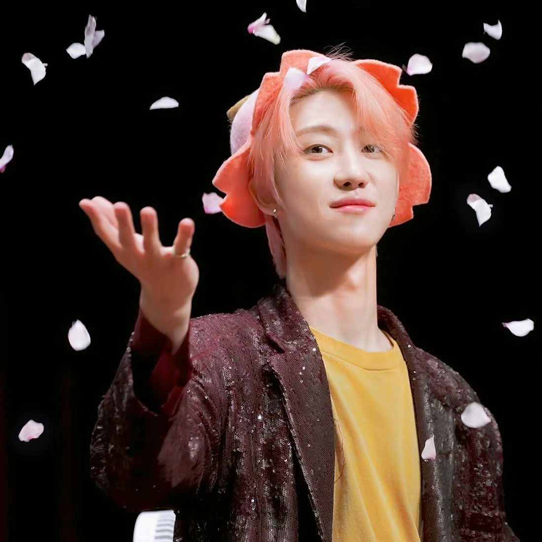 Behind-the-scenes cut of The 8 (SEVENTEEN)