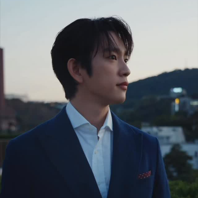 Behind-the-scenes cut of Jinyoung (GOT7)