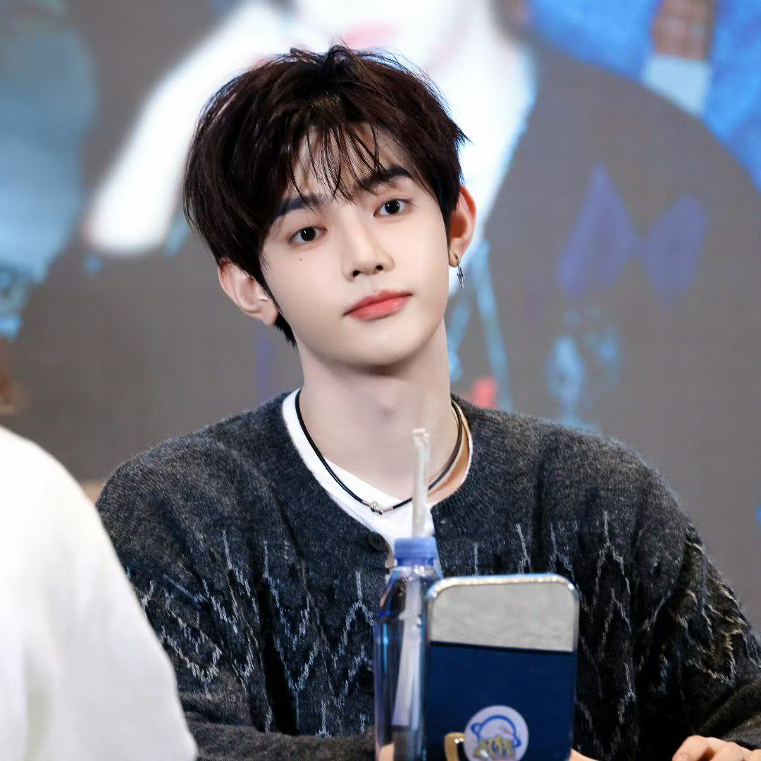 Behind-the-scenes cut of Zhang Hao (ZEROBASEONE)