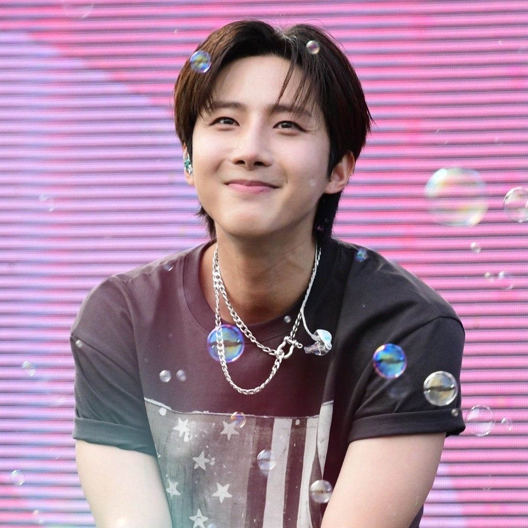 Behind-the-scenes cut of Hui (PENTAGON)