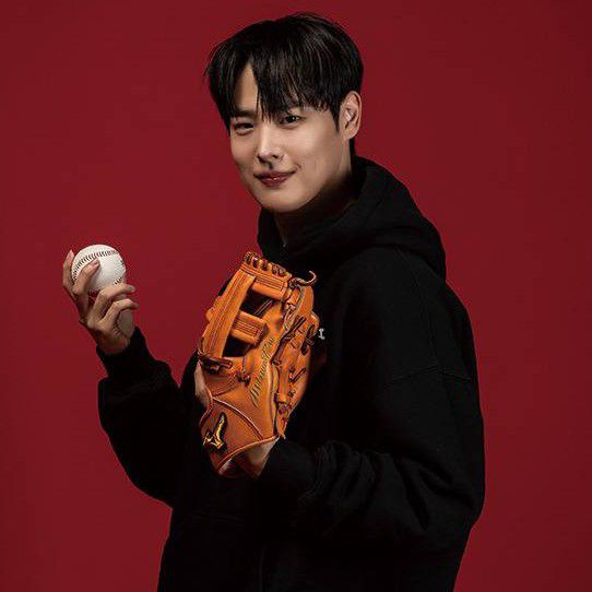 Latest photo of Choi Byungchan