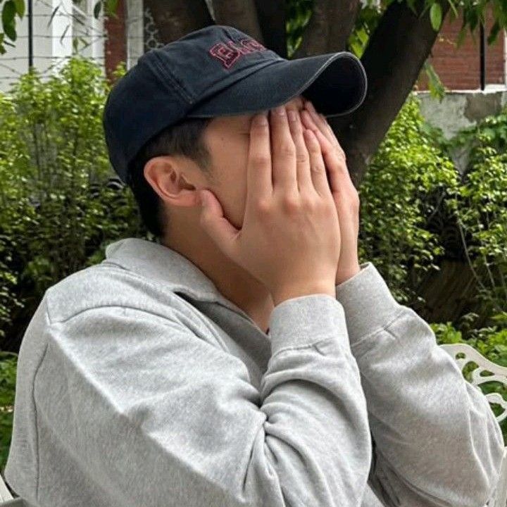 Foto aktivitas terbaru RM (BTS)