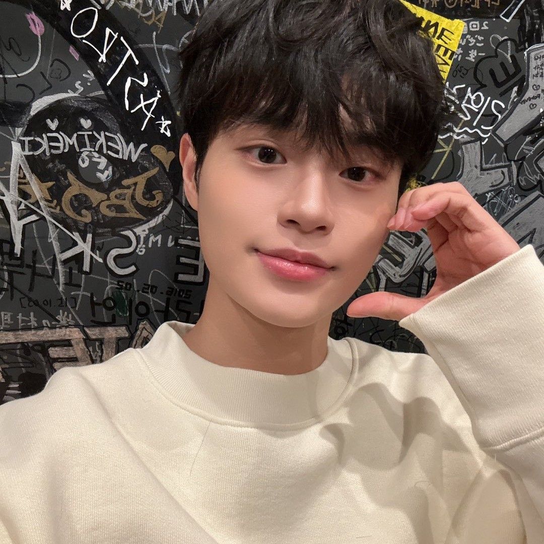 Latest photo of Lee Daehwi (AB6IX)