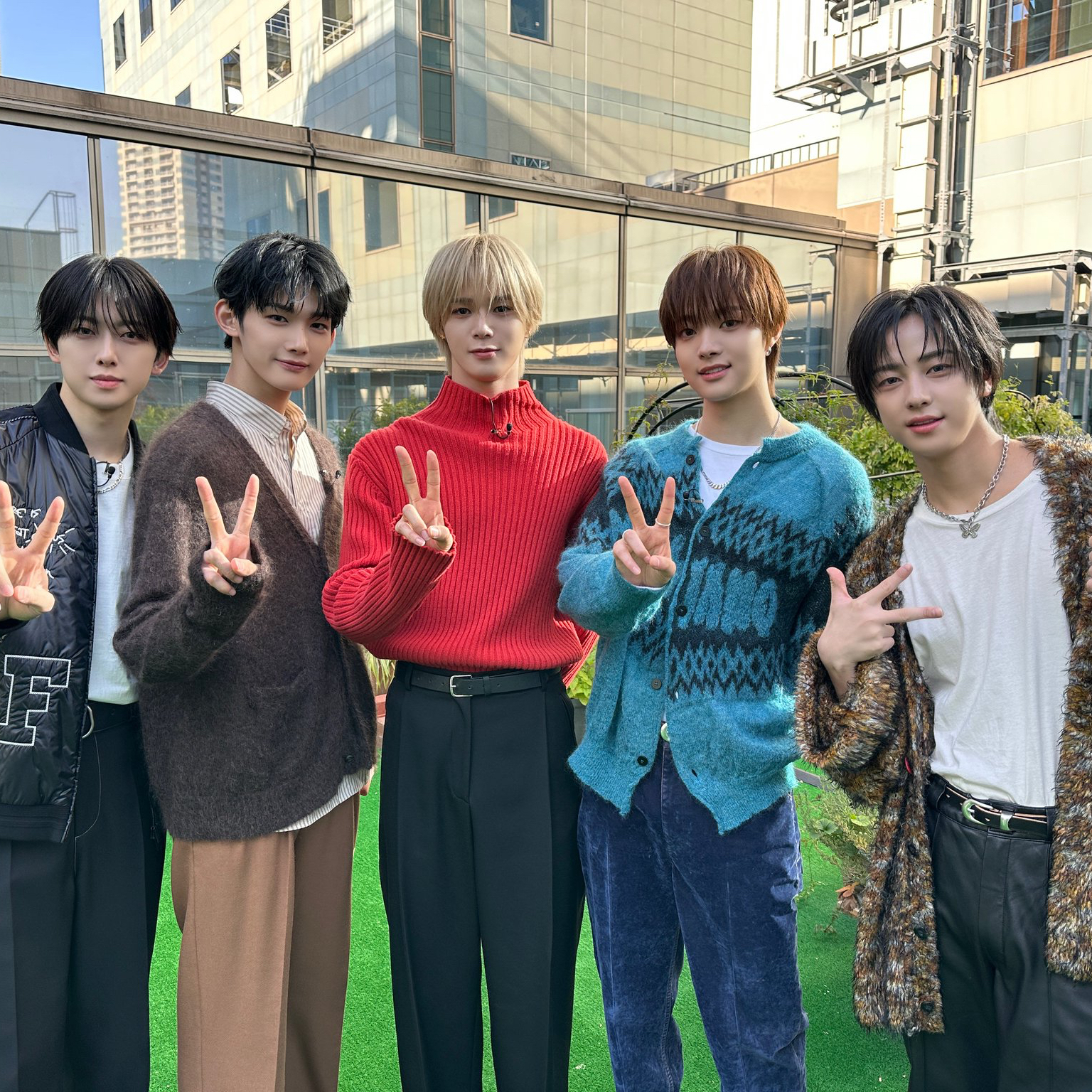 Behind-the-scenes cut of EJ (&TEAM)