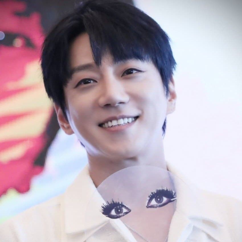 Recent activity shot of Hwang Chiyeol