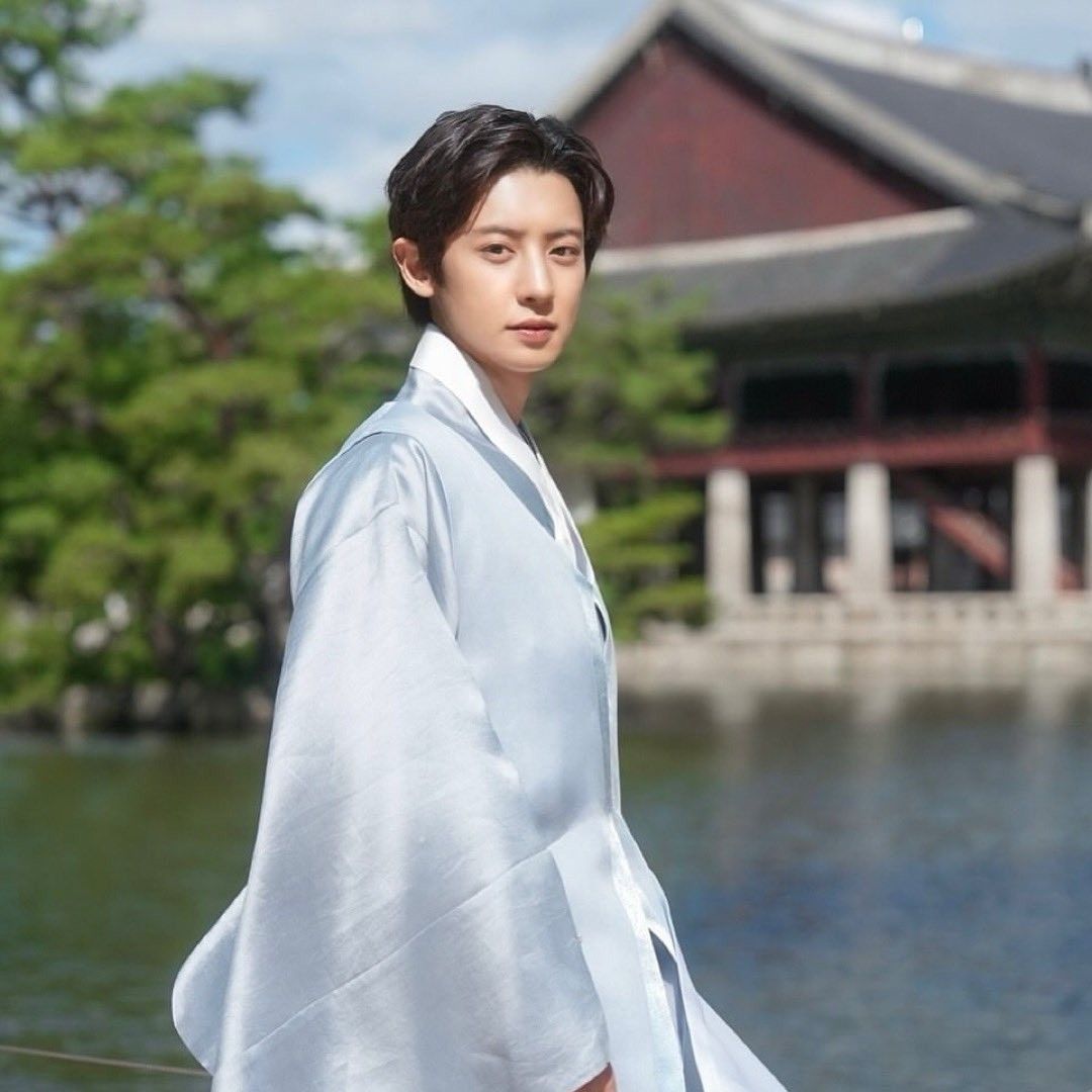 A moment captured by Chanyeol (EXO)'s fan