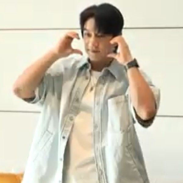 Latest photo of Hwang Chiyeol