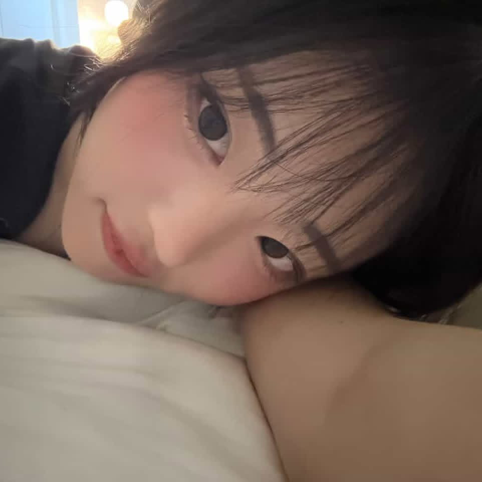 Recent activity shot of Hina (QWER)