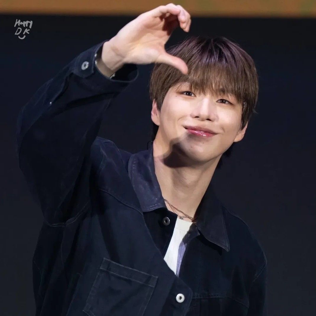 Behind-the-scenes cut of Kang Daniel