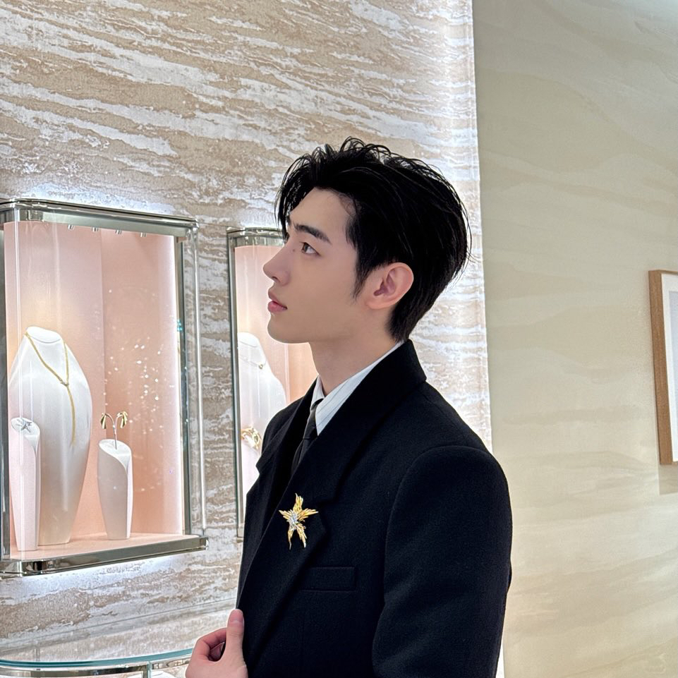 成训 (ENHYPEN)的最新活动照片