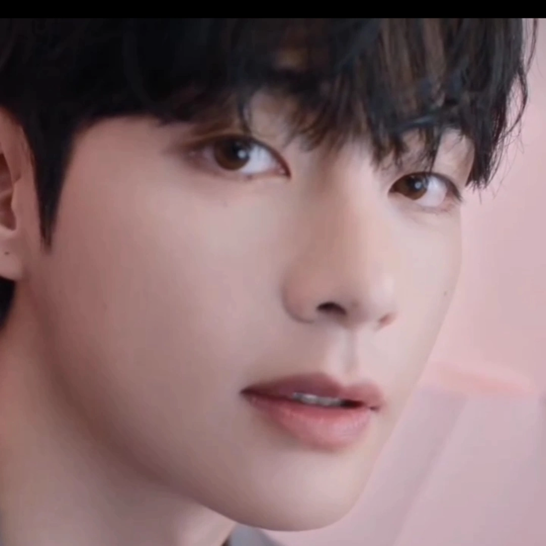 Recent activity shot of V (BTS)