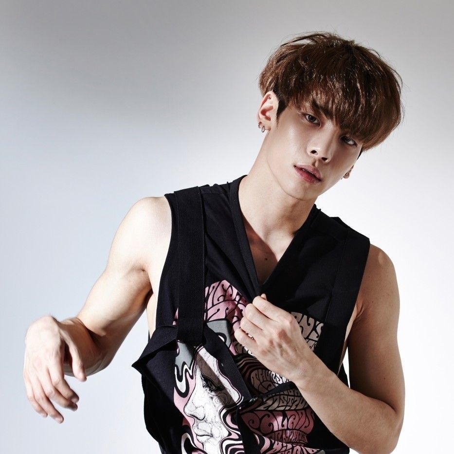 A moment captured by Jonghyun (SHINee)'s fan