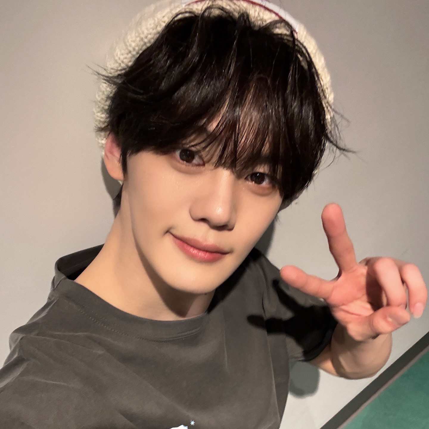 Recent activity shot of Kim Gyuvin (ZEROBASEONE)