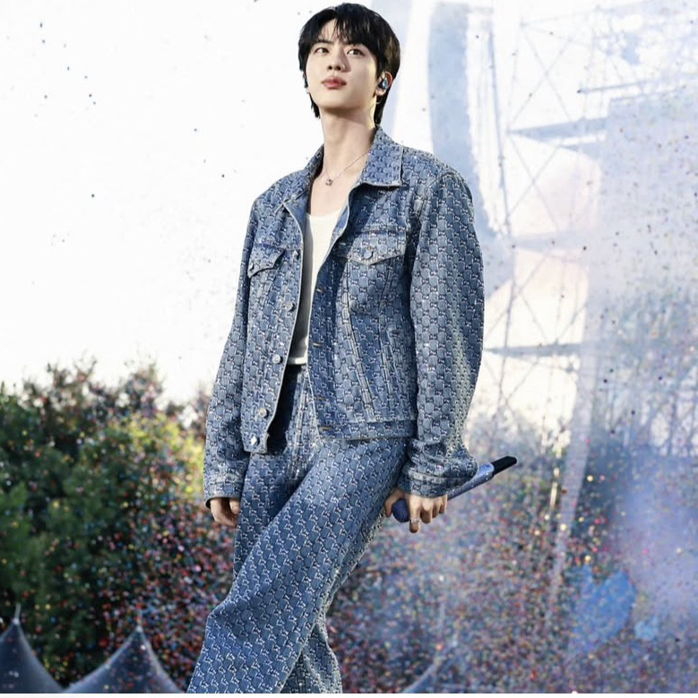 진 (방탄소년단)의 비하인드 컷