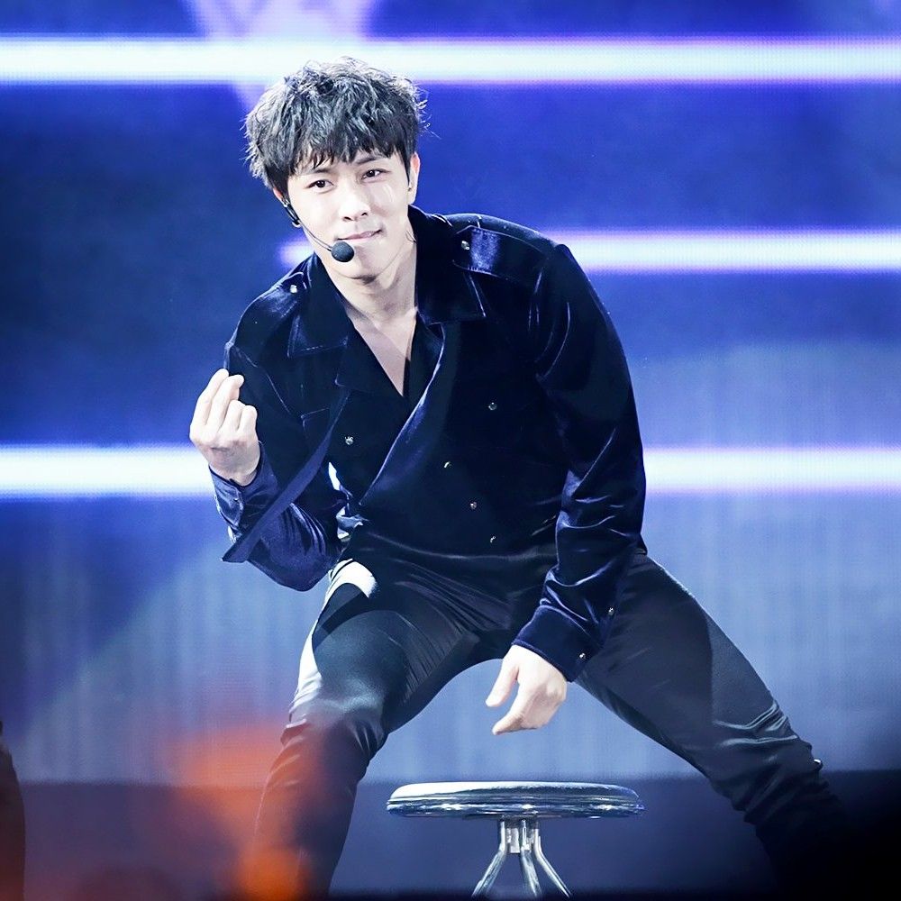 A moment captured by Kim Dongwan (SHINHWA)'s fan