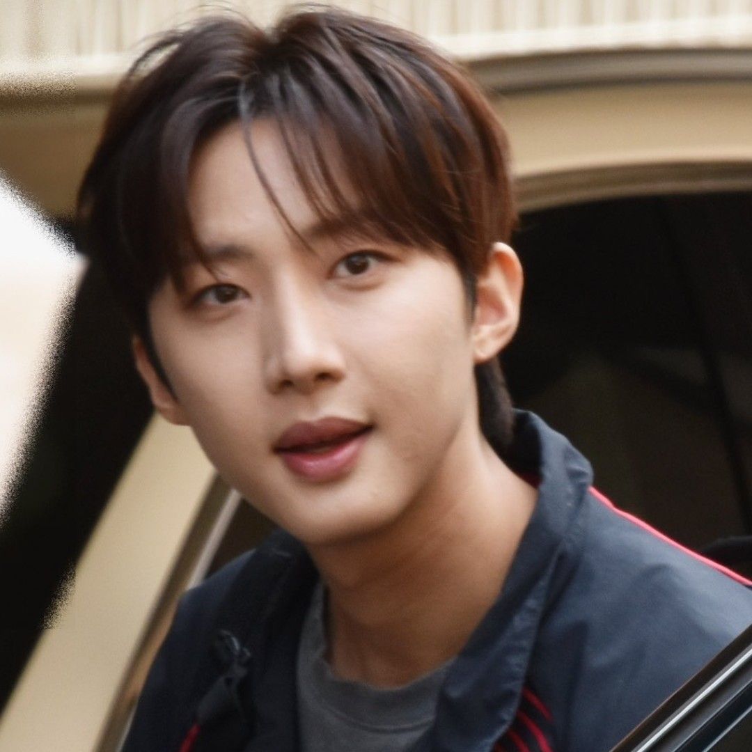 Recent activity shot of Hui (PENTAGON)