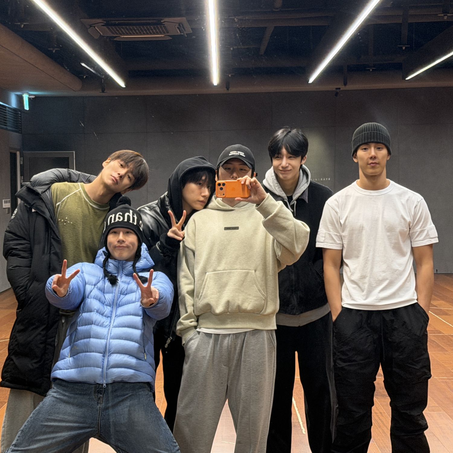 Behind-the-scenes cut of MONSTA X