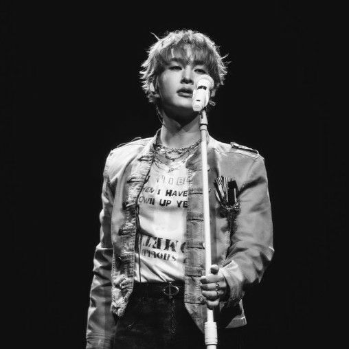 A moment captured by Onew (SHINee)'s fan