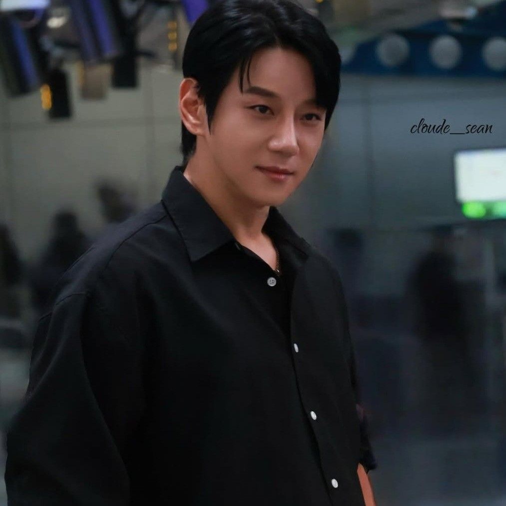 Recent activity shot of Hwang Chiyeol