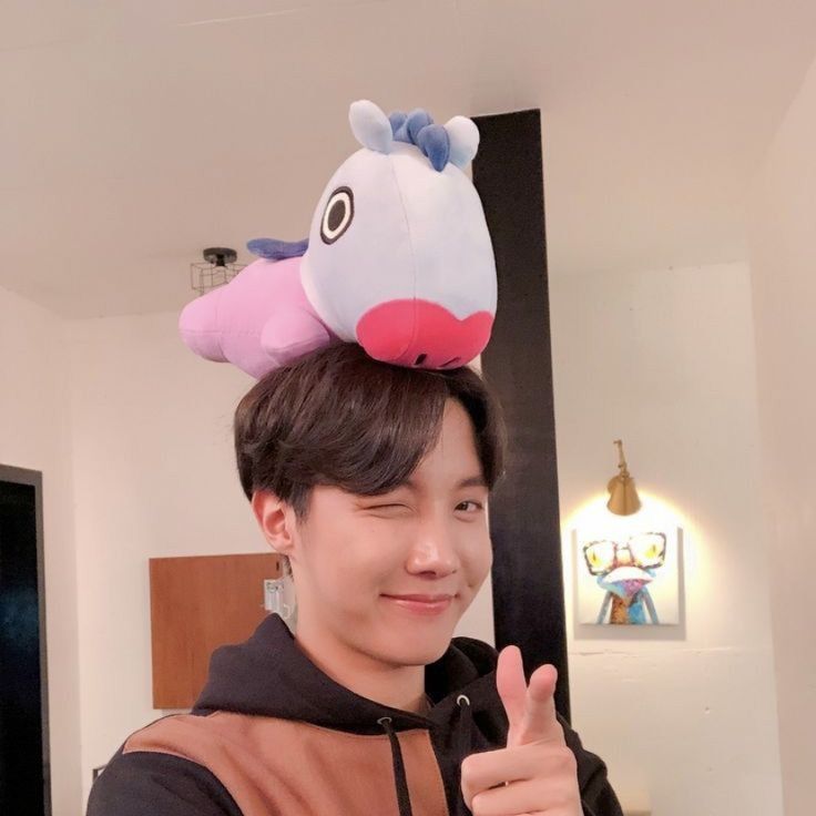 J-hope (防彈少年團)的幕後花絮