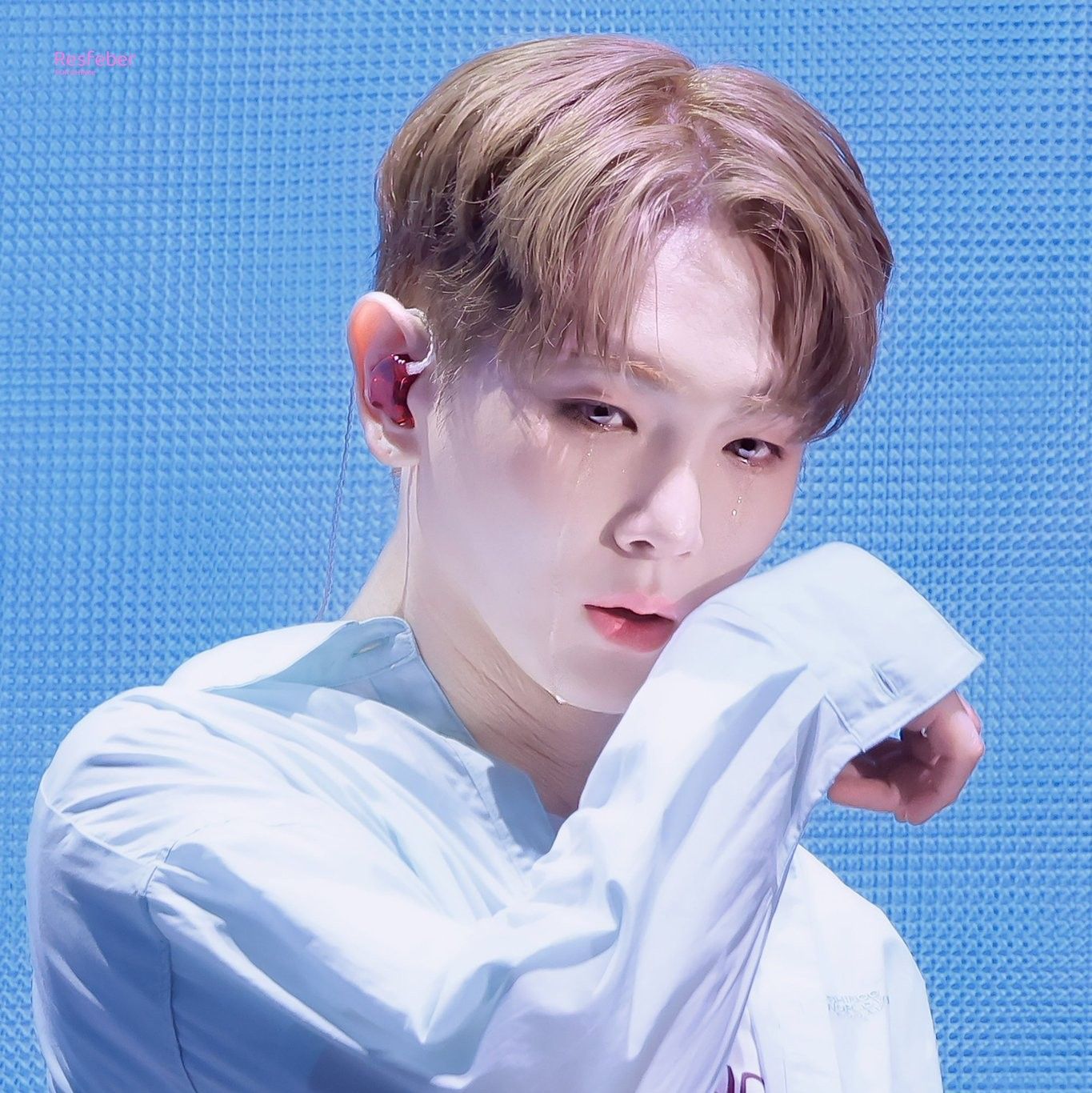 A moment captured by Key (SHINee)'s fan