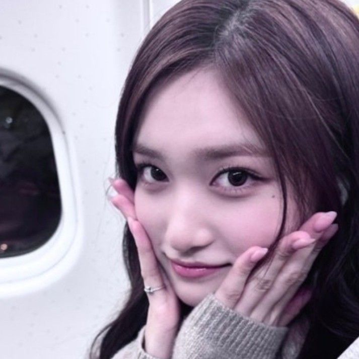Behind-the-scenes cut of Leeseo (IVE)