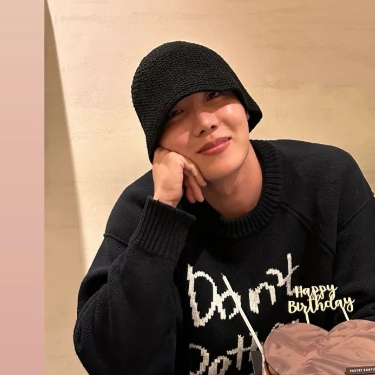 Behind-the-scenes cut of BTS