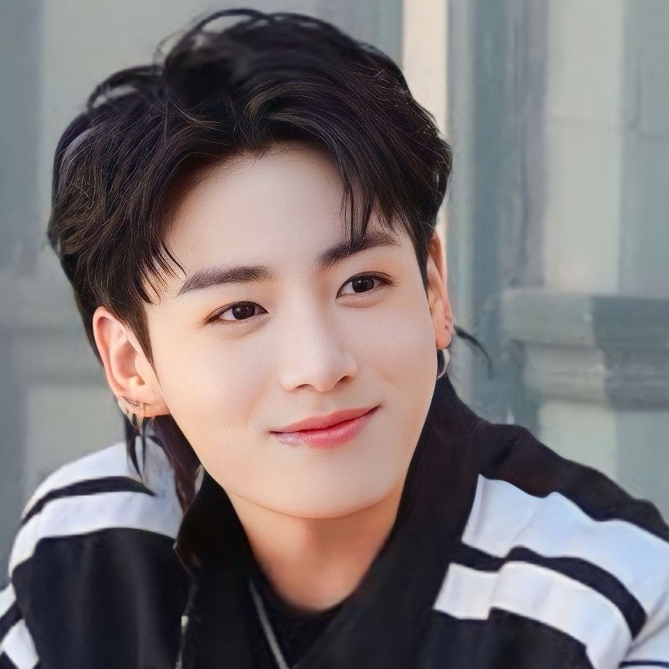 Foto aktivitas terbaru Jungkook (BTS)