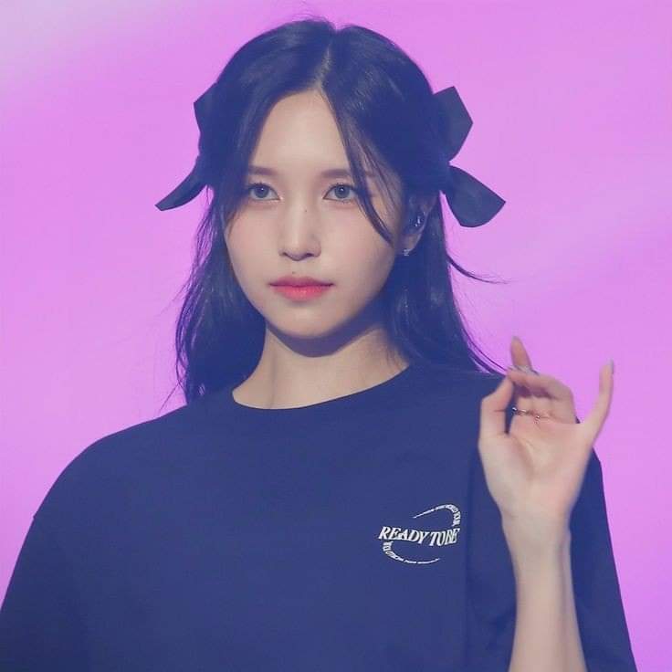Behind-the-scenes cut of Mina (TWICE)