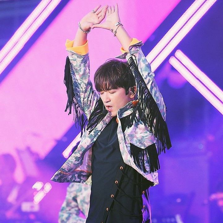 A moment captured by Lee Minwoo (SHINHWA)'s fan
