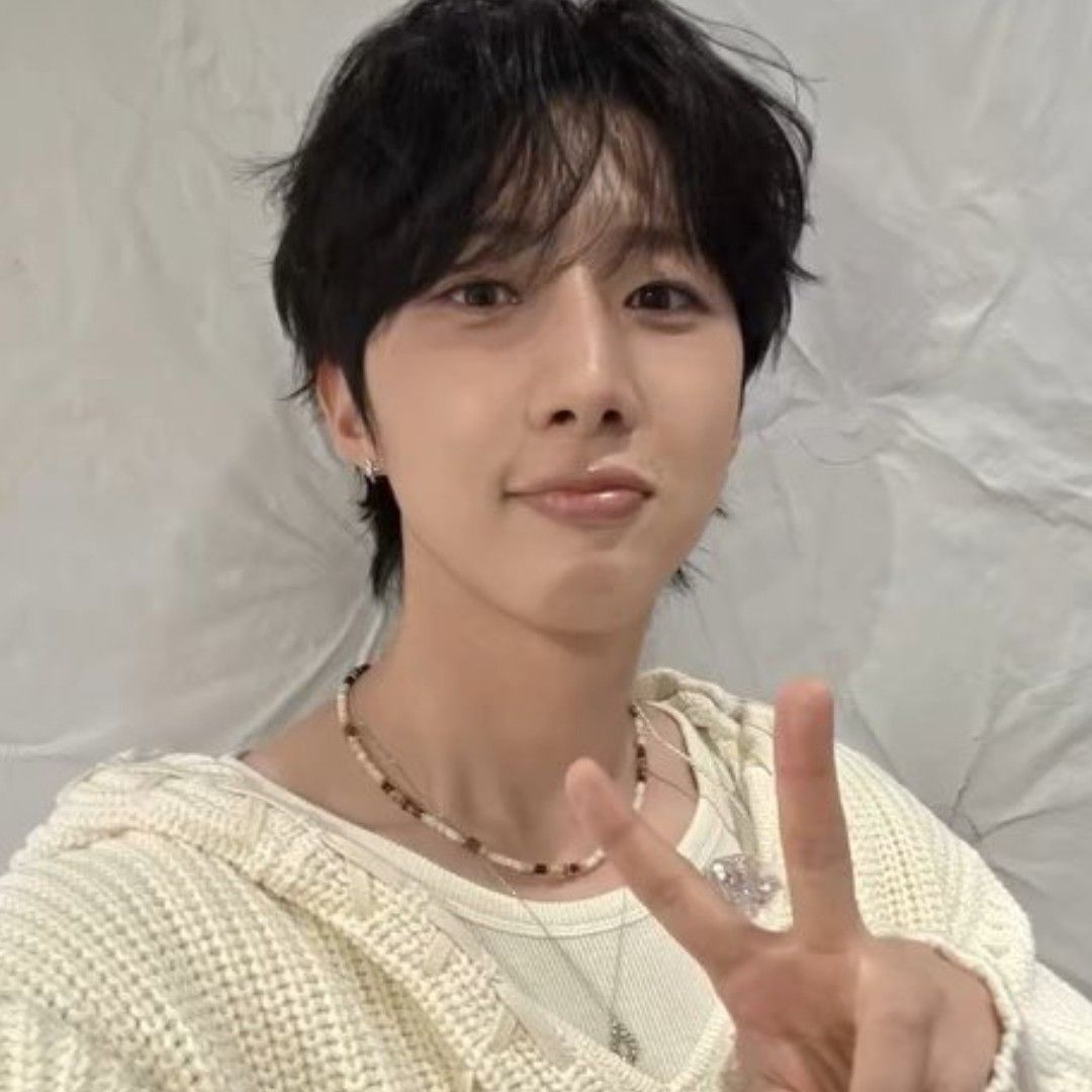 Behind-the-scenes cut of Hui (PENTAGON)