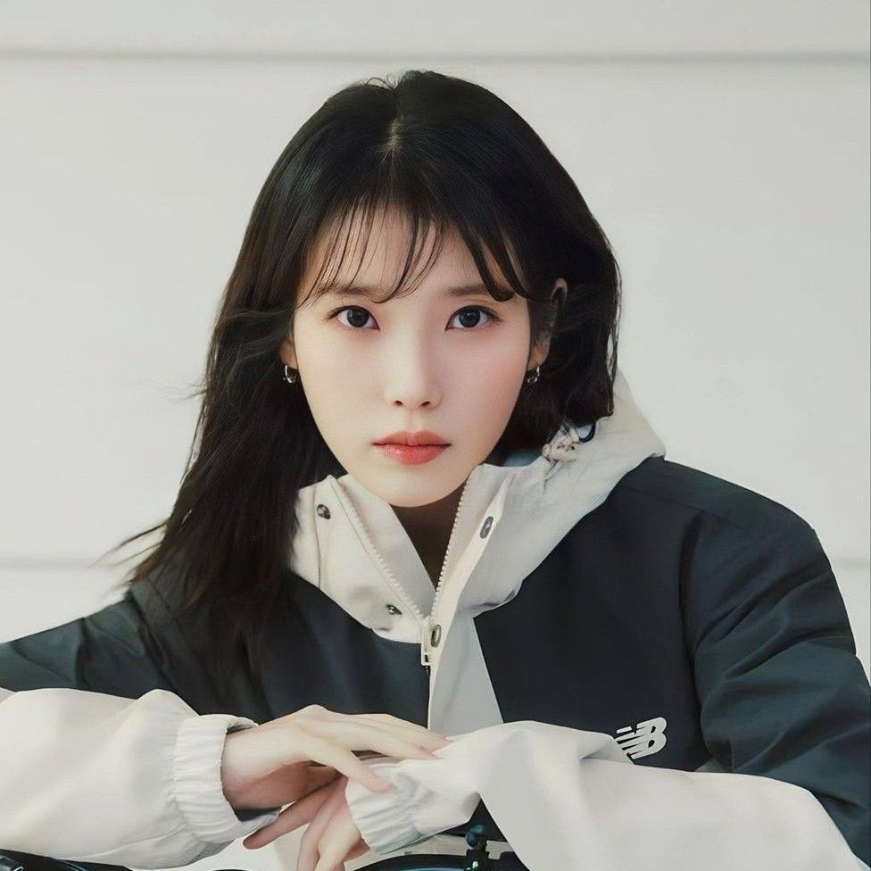 Foto aktivitas terbaru IU