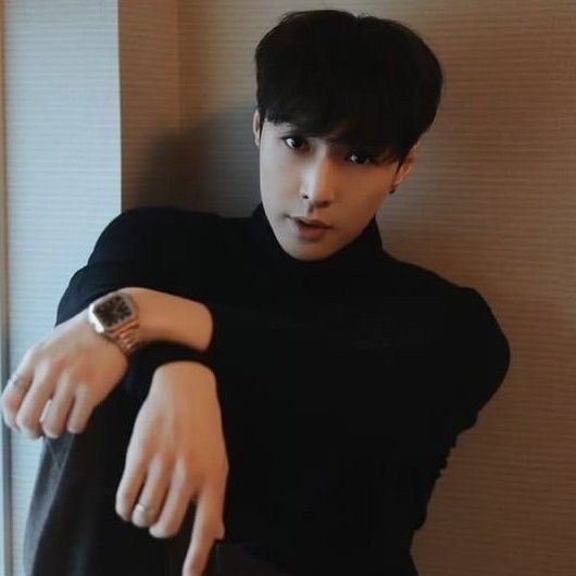 Recent activity shot of Lay (EXO)
