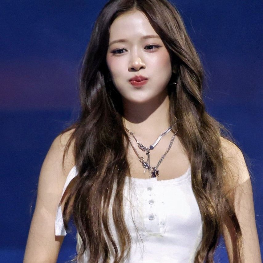 Foto aktivitas terbaru An Yujin (IVE)