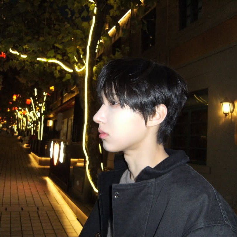 A moment captured by Juwang (KickFlip)'s fan