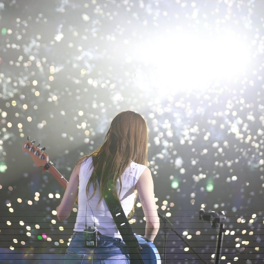 A moment captured by QWER's fan