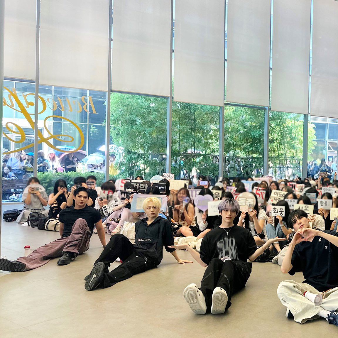 Latest photo of LEE DO (ONEUS)