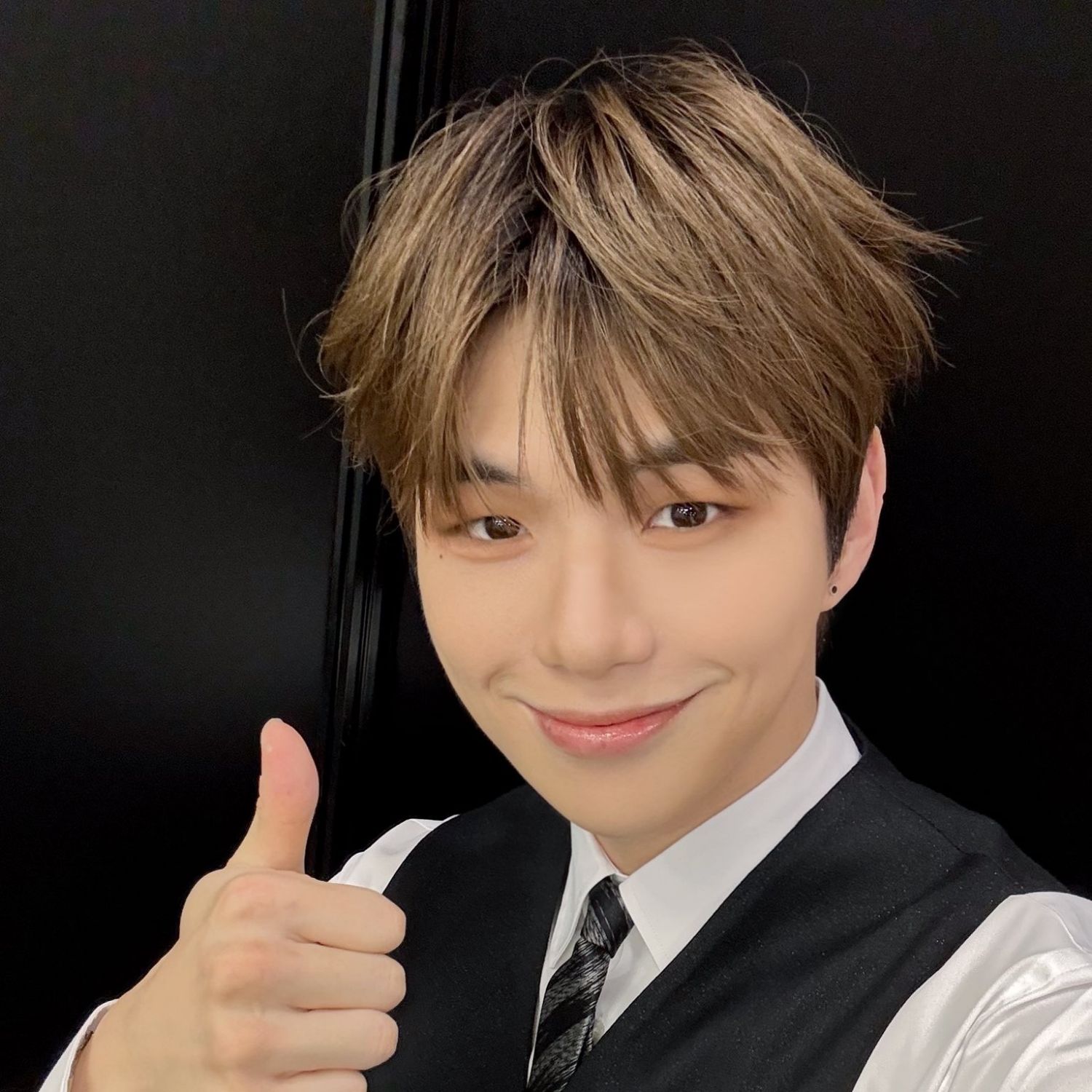 姜丹尼尔的幕后花絮